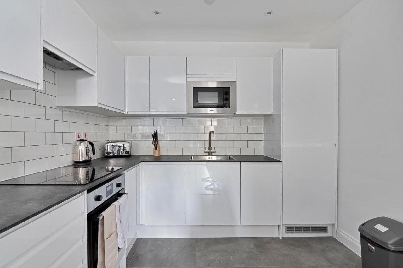 Spacious, Bright & Modern 1 & 2 Bed Apartments At Sligo House - Central Watford Watford  Exterior photo