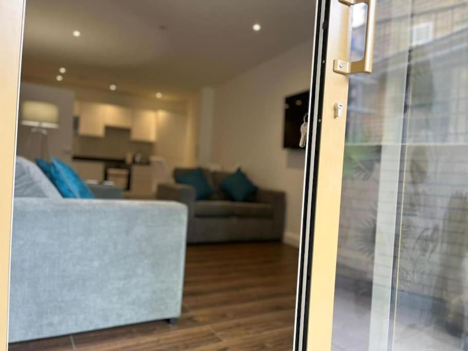 Spacious, Bright & Modern 1 & 2 Bed Apartments At Sligo House - Central Watford Watford  Exterior photo